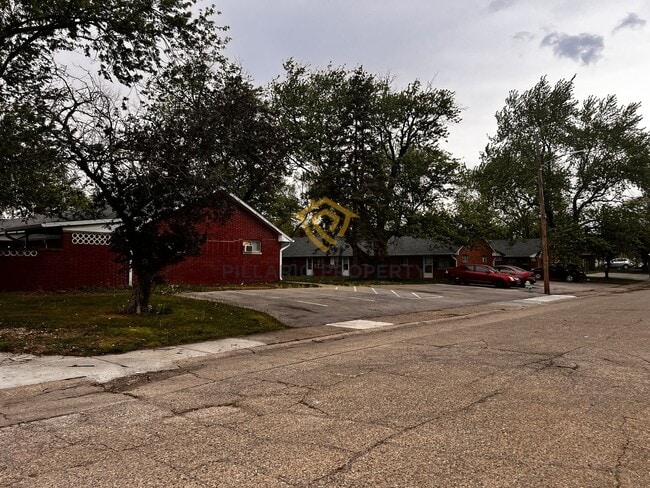 Building Photo - Renovated 1 Bedroom at Campbell Apartments Near Downtown Available Now!