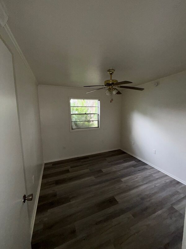 Building Photo - 663 Queen Julianna Ln
