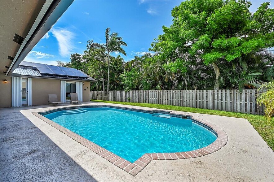 Building Photo - 9841 SW 1st St