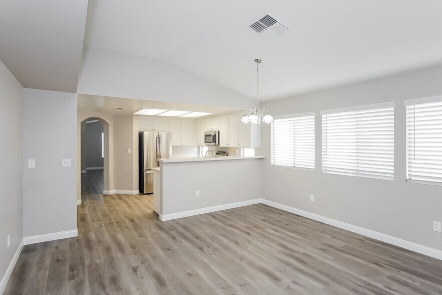 Building Photo - 4400 Sandhorse Ct
