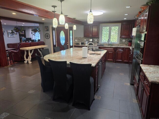 Building Photo - 913 Pleasant Valley Rd