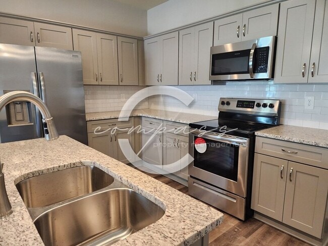 Building Photo - 6406 Olmadison Pl