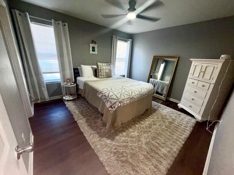 Building Photo - 2751 Bay Club Dr