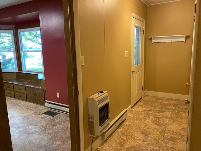 Building Photo - Coming soon! 4 Bedroom Farmhouse for Rent in Shippensburg