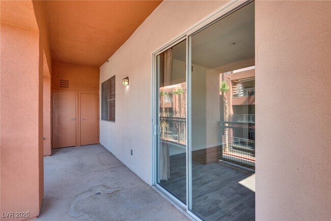 Building Photo - 35 E Agate Ave