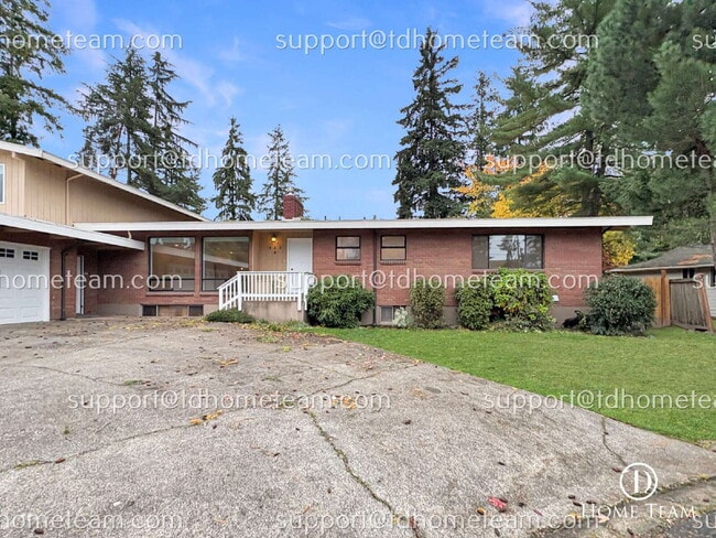 Building Photo - "Spacious 4-Bedroom Duplex with 2 Full Bat...