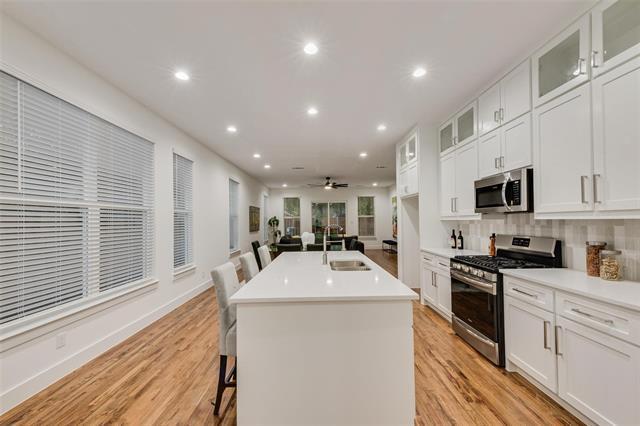 Building Photo - 219 W Yarmouth St