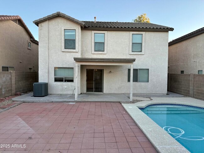 Building Photo - 2528 W Straight Arrow Ln