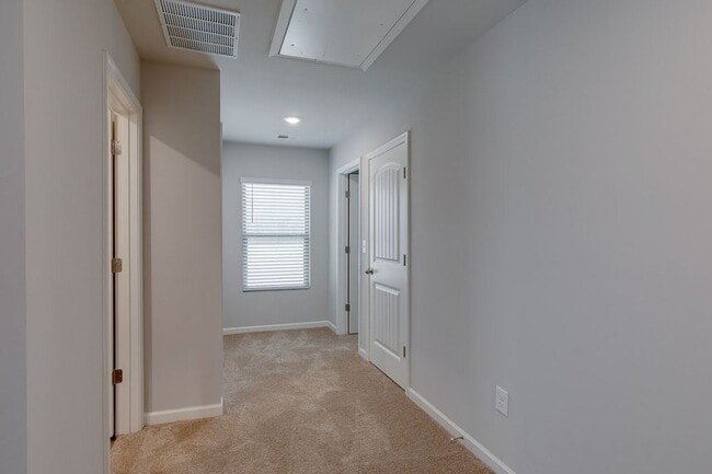 Building Photo - Spacious 5-Bedroom Home in Southgrove – Move-In Ready!