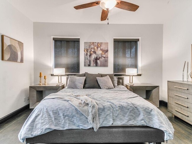 Building Photo - 115 NE 3rd St