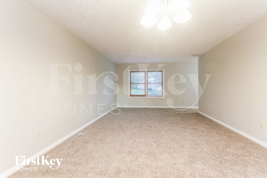 Building Photo - 458 Pebble Way