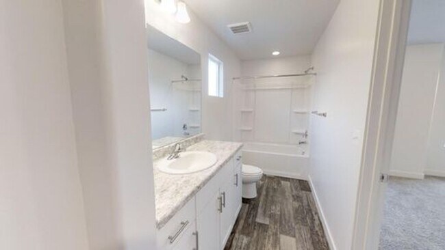 Building Photo - LUXURY TOWNHOME IN OREM!!!