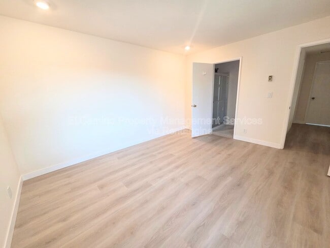 Building Photo - 10421 Carlyle Ct