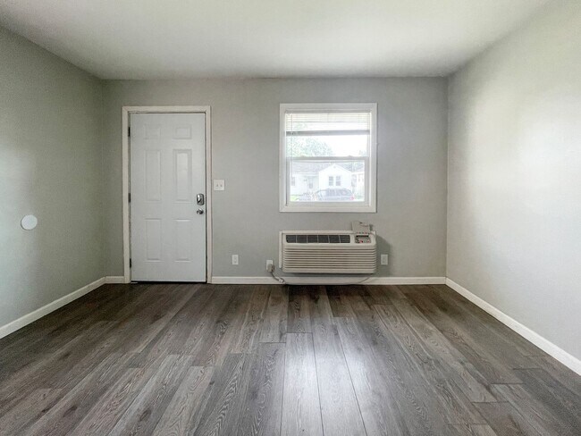 Building Photo - Near Local Shops and Restaurants