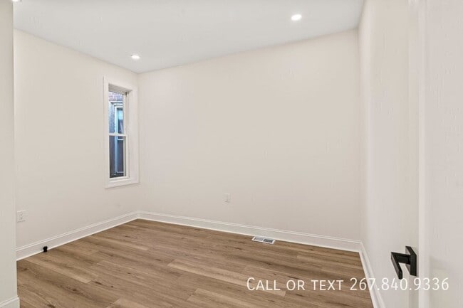 Building Photo - 2921 W Oxford St