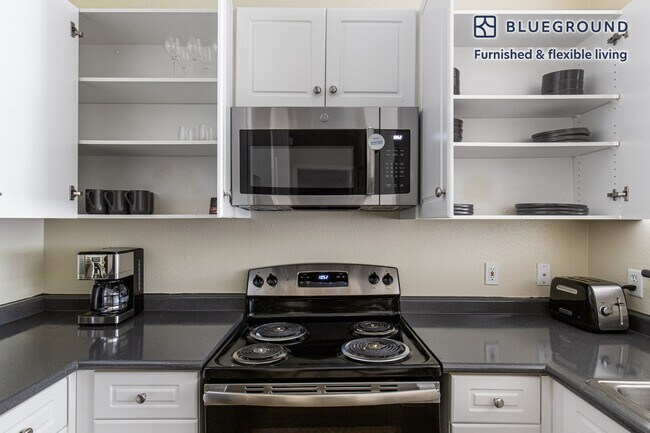 Building Photo - 295 E Evelyn Ave