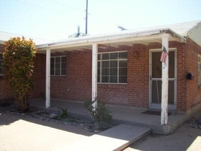 Primary Photo - 4650 E 17th St