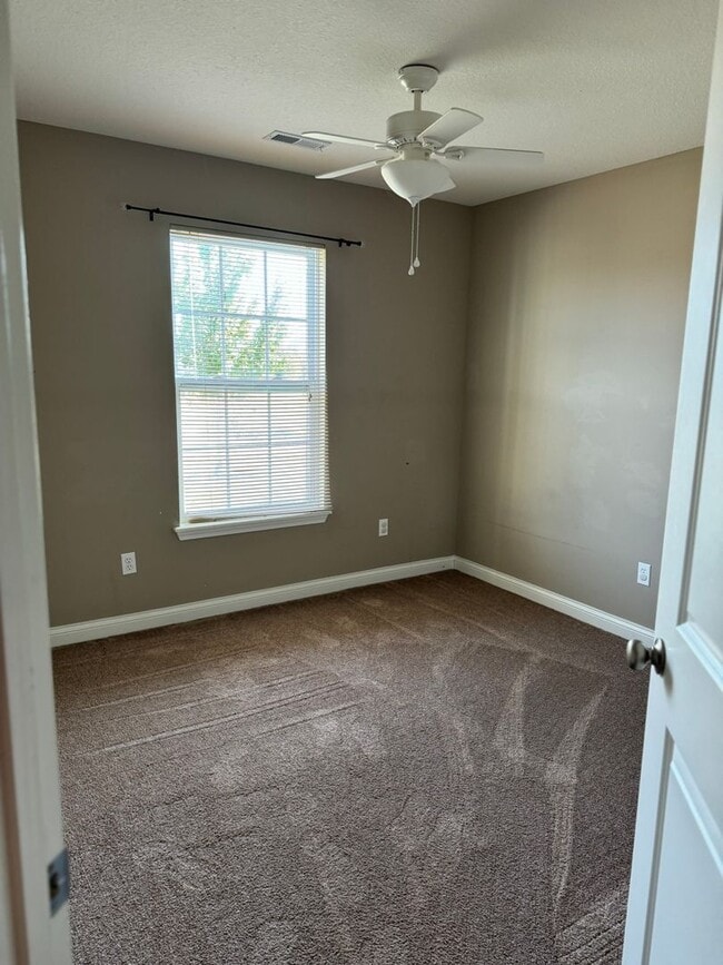 Building Photo - Charming Three Bedroom Home