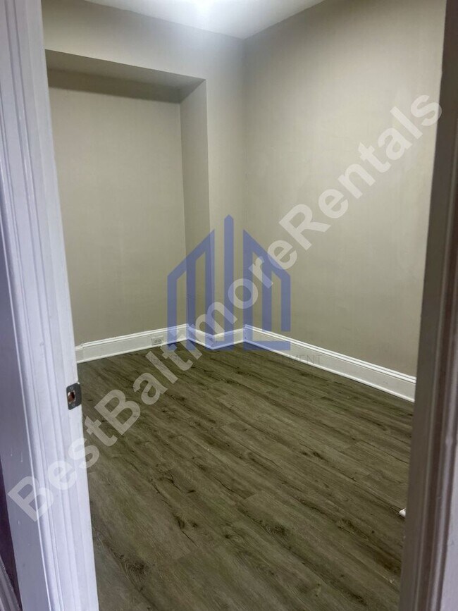 Building Photo - Spacious 3 Bedroom in West Baltimore