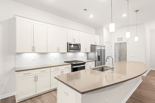 Building Photo - Amazing Durham Location - Easy commute to RTP, Brier Creek