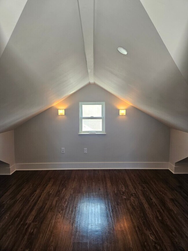 Building Photo - 3 Bedroom Plus Home with Roof Top Deck