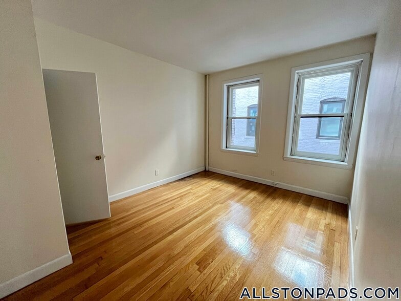 Building Photo - 1133 Commonwealth Ave