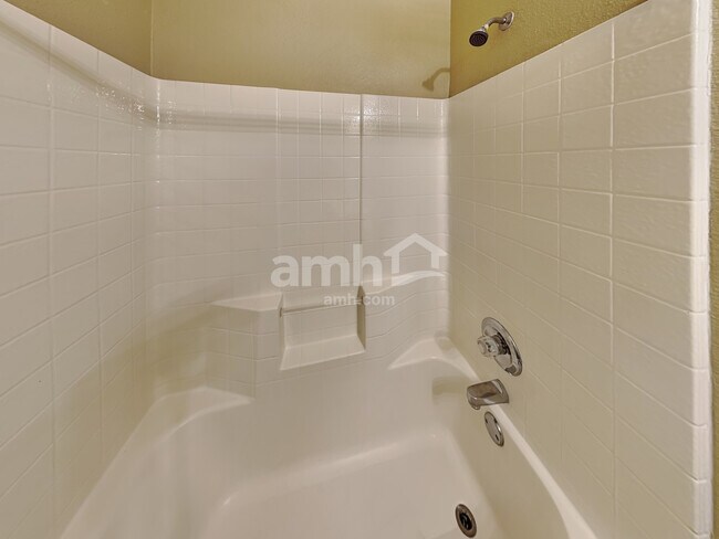 Building Photo - 10437 Manhassett Dr