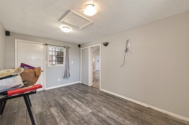 Building Photo - 11331 Oakcenter Dr