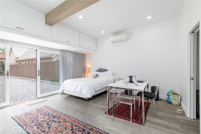 Building Photo - 1949 N Catalina St