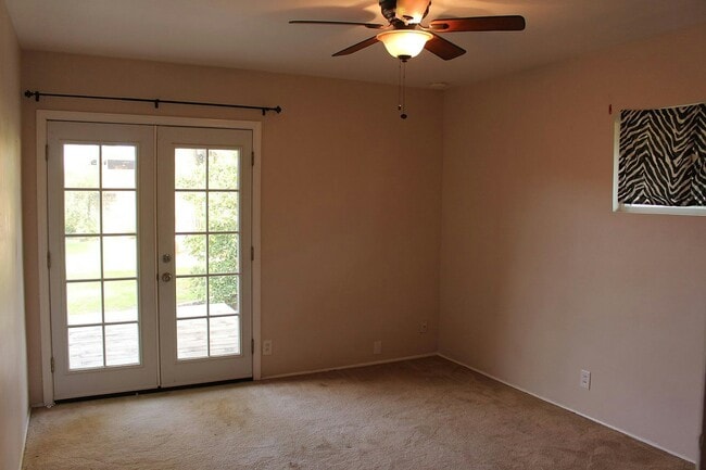 Building Photo - 1804 Duke Dr