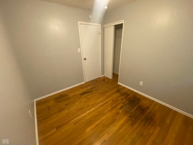 Building Photo - 8044 Beechwood Ave