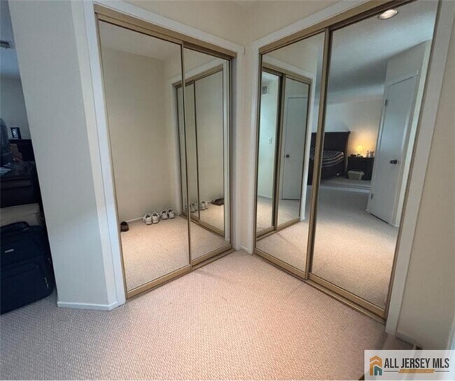 Building Photo - 514 Sayre Dr