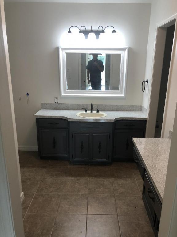 Building Photo - 6112 S Lakewood Ave