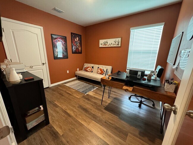 Building Photo - Spacious 3/2/2 with Fenced Yard