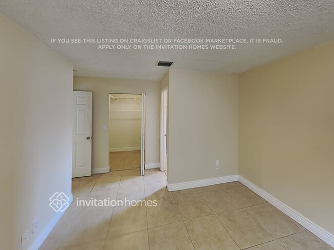 Building Photo - 10349 Sleepy Brook Way