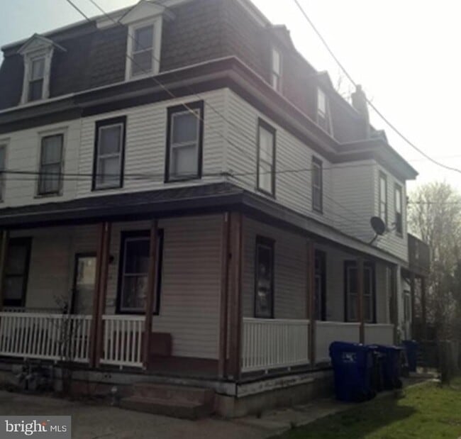 Primary Photo - 219 Ryers Ave