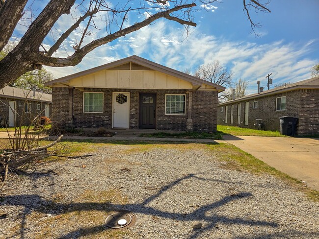 Primary Photo - 1117 E Parker St