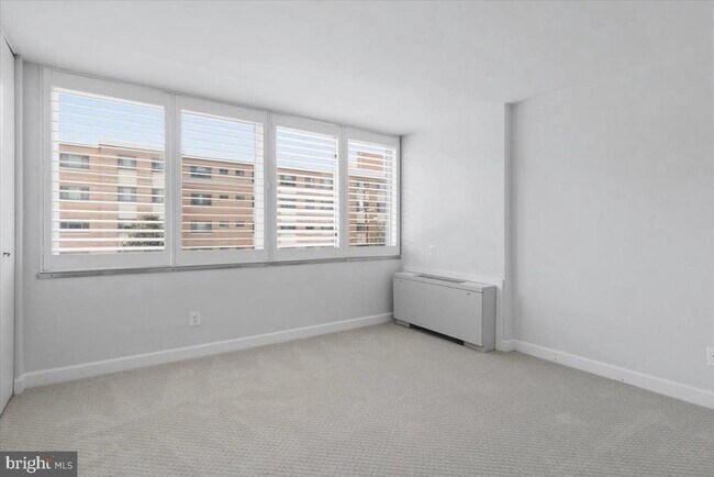 Building Photo - 1301 S Arlington Ridge Rd