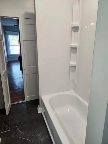 tub - 1210 Dennison Ave