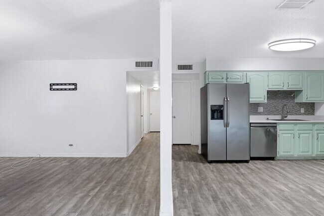 Building Photo - 4 Bedroom House Located in Tempe!