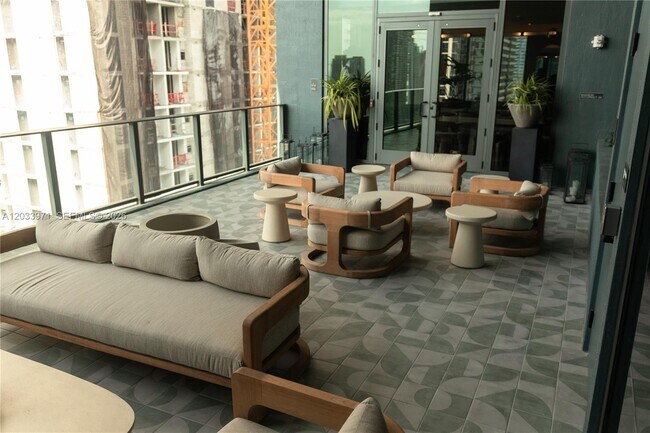 Building Photo - 121 NE 5th St