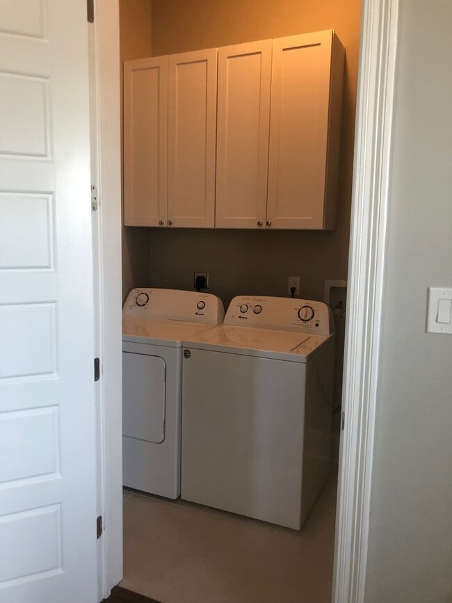 Building Photo - 2512 Valence St