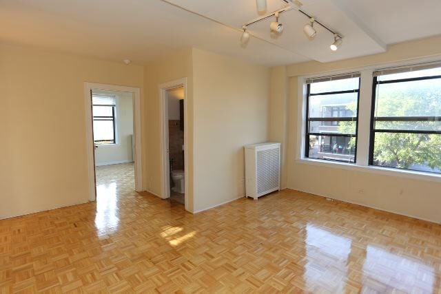 Building Photo - 744 W Belmont Ave