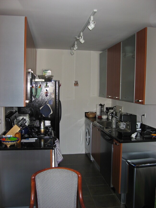 Building Photo - 5400 S Harper Ave