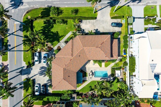 Building Photo - 99 Seabreeze Ave