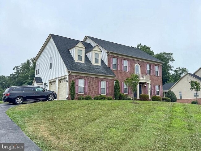 Primary Photo - 141 Hawkes Ct