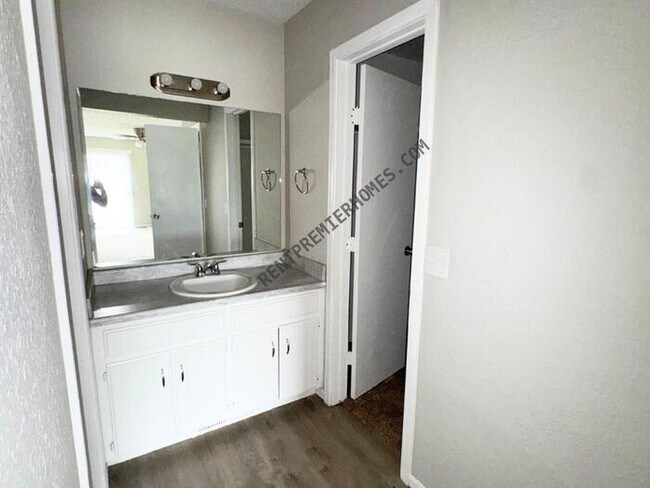 Building Photo - 2228 S Whitbourne Pl