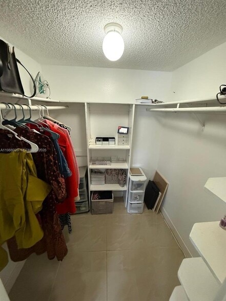 Building Photo - 220 SW 9th Ave