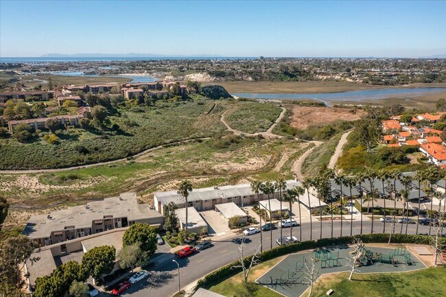 Building Photo - 745 Domingo Dr