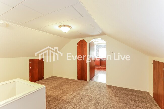 Building Photo - 3123 Fontenelle Blvd